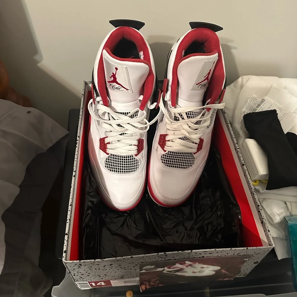 Air Jordan 4 Retro White, black and Red Sneakers - Picture 4 of 8